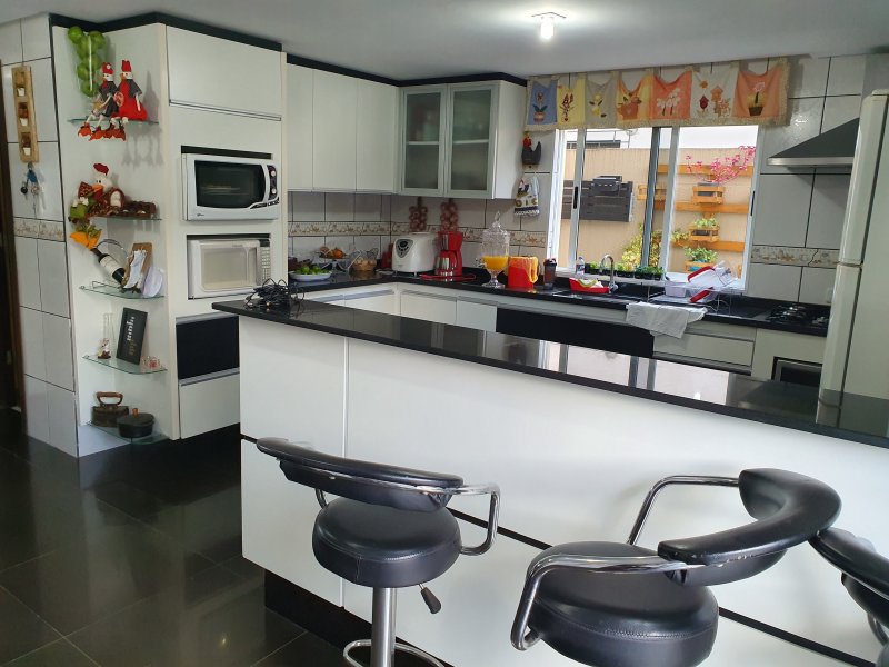 imóvel com 260m² - Jardim Amelia - Pinhais