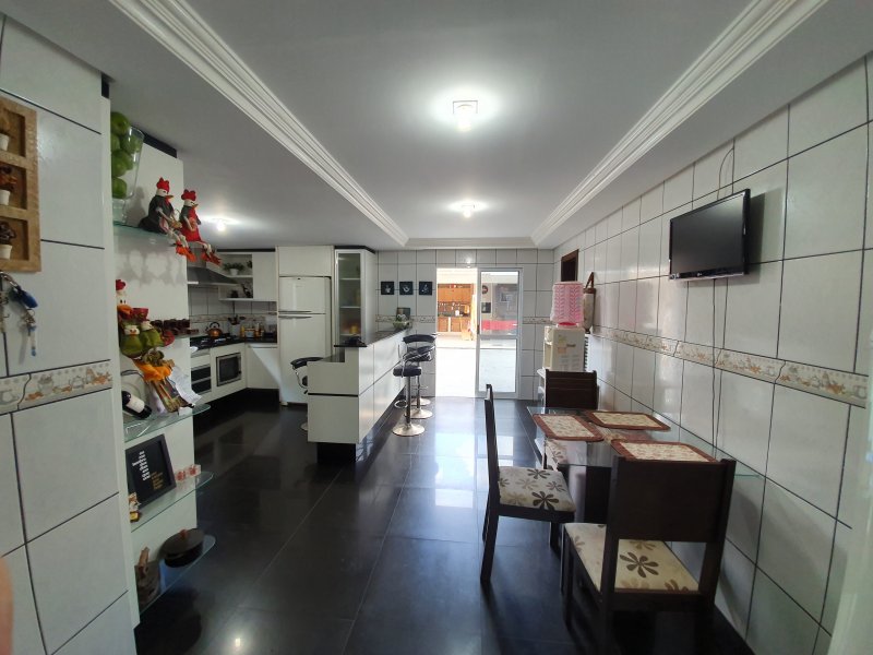imóvel com 260m² - Jardim Amelia - Pinhais
