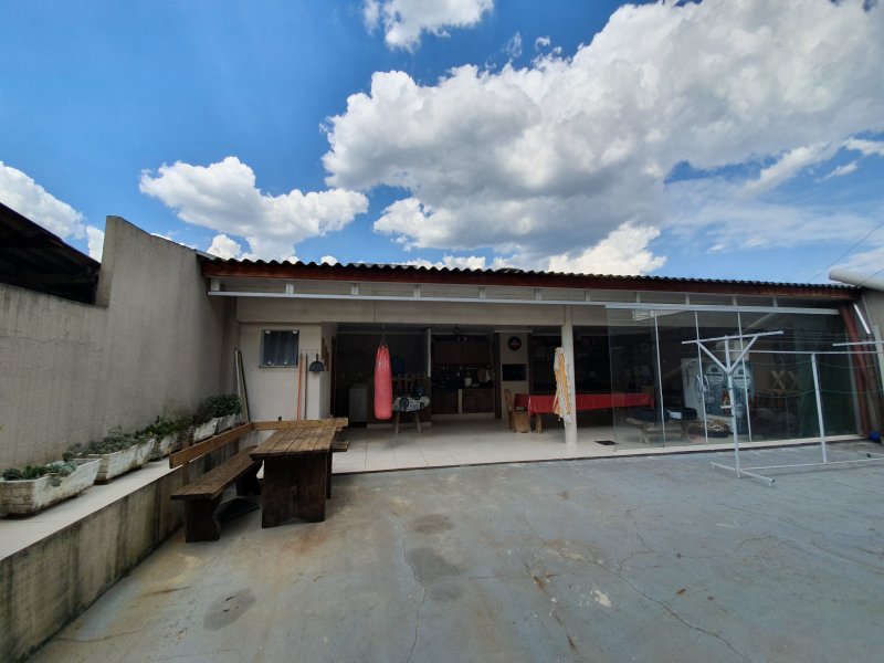 imóvel com 260m² - Jardim Amelia - Pinhais