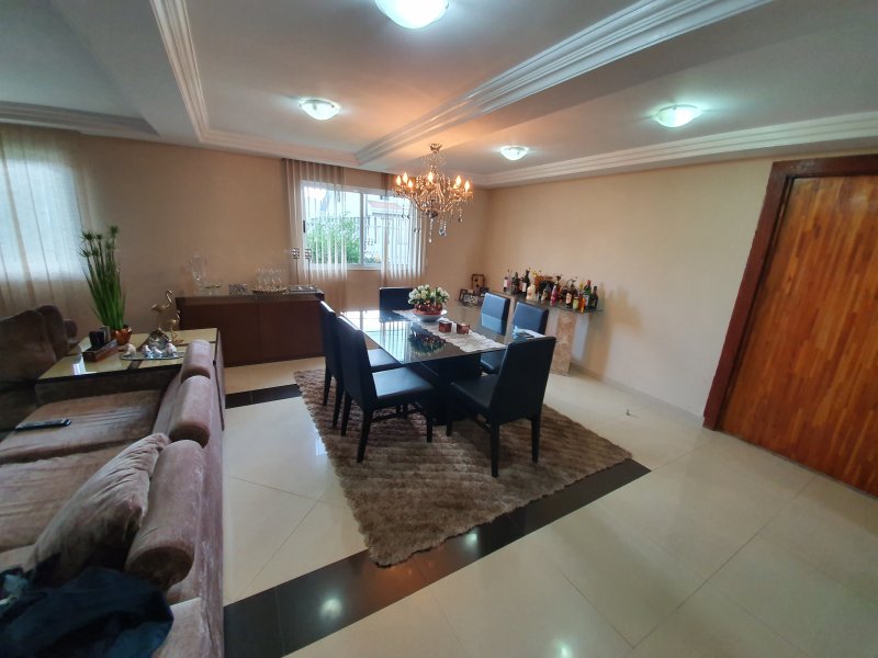 imóvel com 260m² - Jardim Amelia - Pinhais