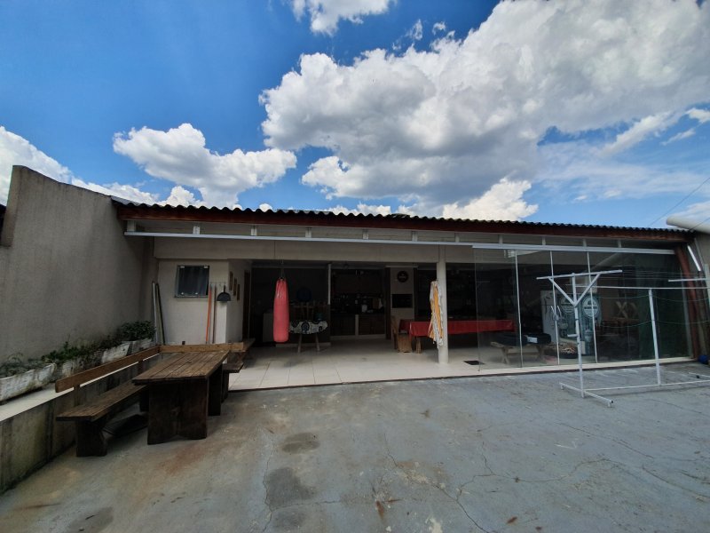 imóvel com 260m² - Jardim Amelia - Pinhais