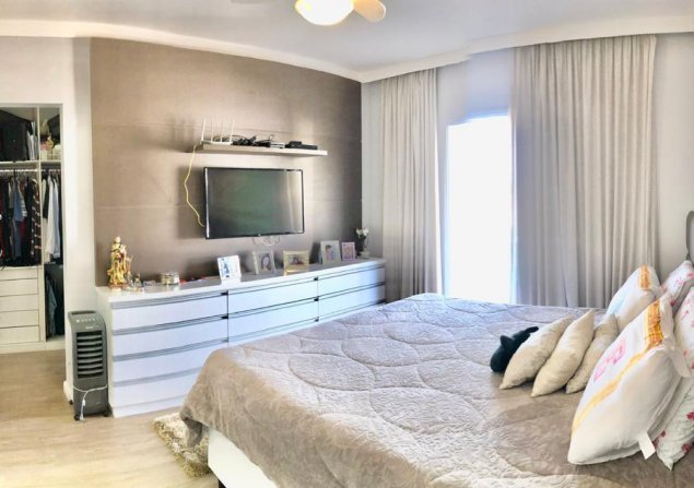 imóvel com 230m²