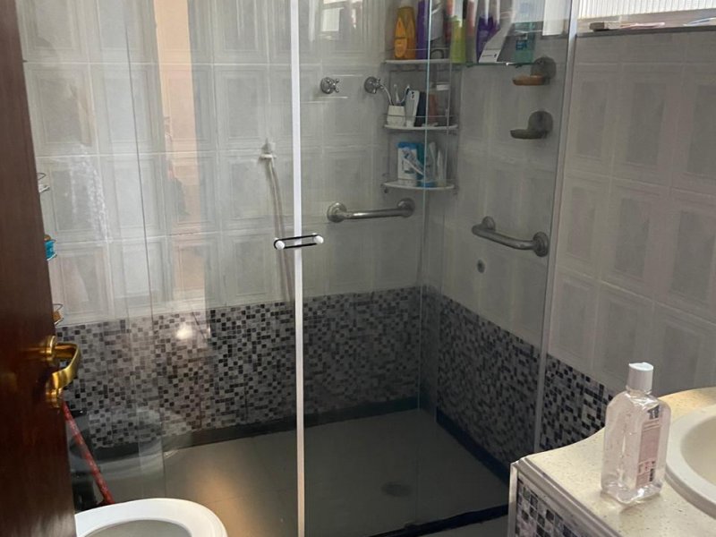Casa à venda Canindé com 229m² e 5 quartos por R$ 1.300.000 - 870468270-banheiro-do-fundo.jpg