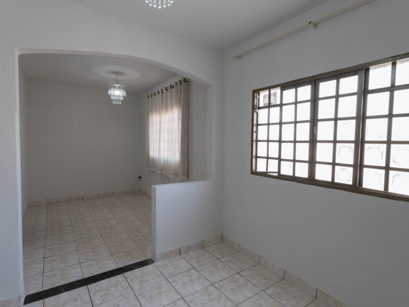 Casa à venda Loteamento Madrid com 112m² e 4 quartos por R$ 350.000 - 1355789033-mg-1605.jpg