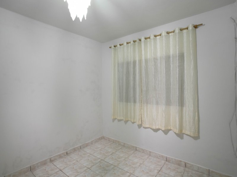 Casa à venda Loteamento Madrid com 112m² e 4 quartos por R$ 350.000 - 531250799-mg-1621.jpg