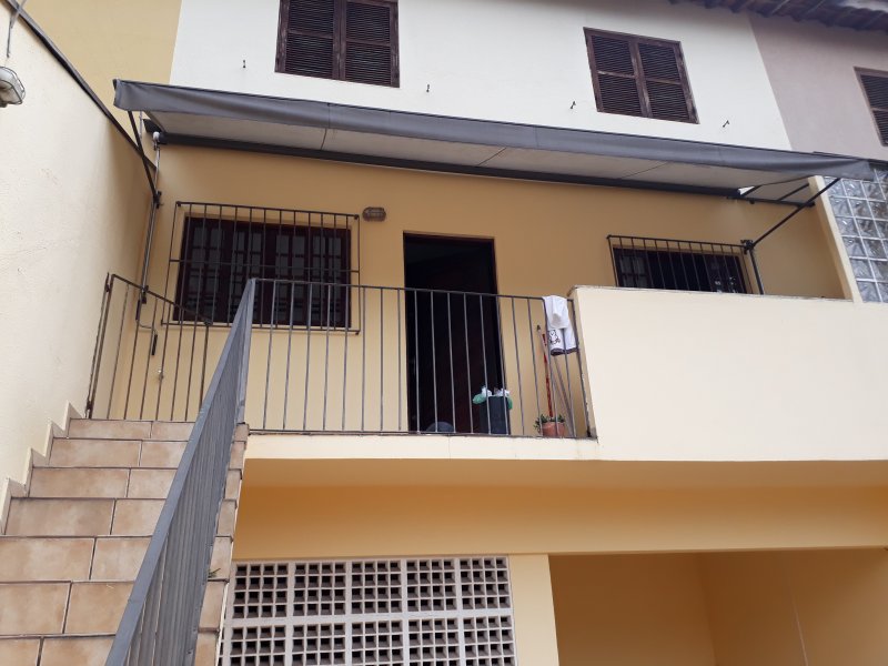 Casa à venda Jardim São Jorge com 130m² e 3 quartos por R$ 520.000 - 1811890863-escada-do-fundo-da-casa.jpg