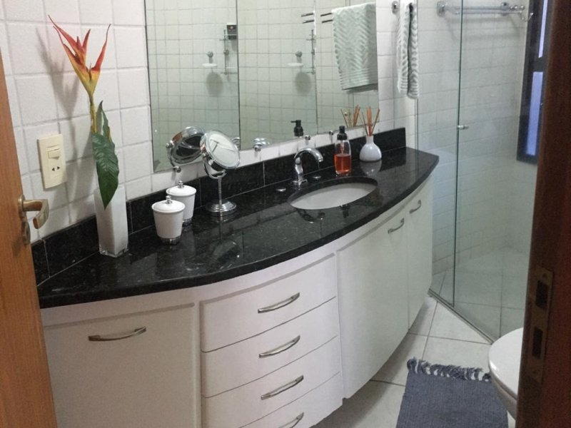 Apartamento à venda Santa Cruz Industrial com 234m² e 3 quartos por R$ 900.000 - 4456628-04-banheiro-social.jpg