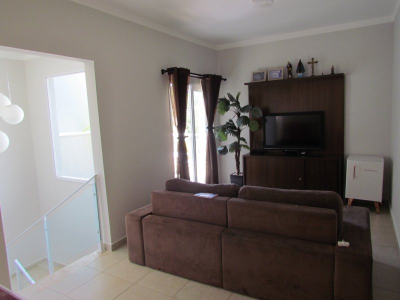 Casa de condomínio à venda Parque Centenario com 323m² e 4 quartos por R$ 1.150.000 - 607355038-sala-tv.JPG