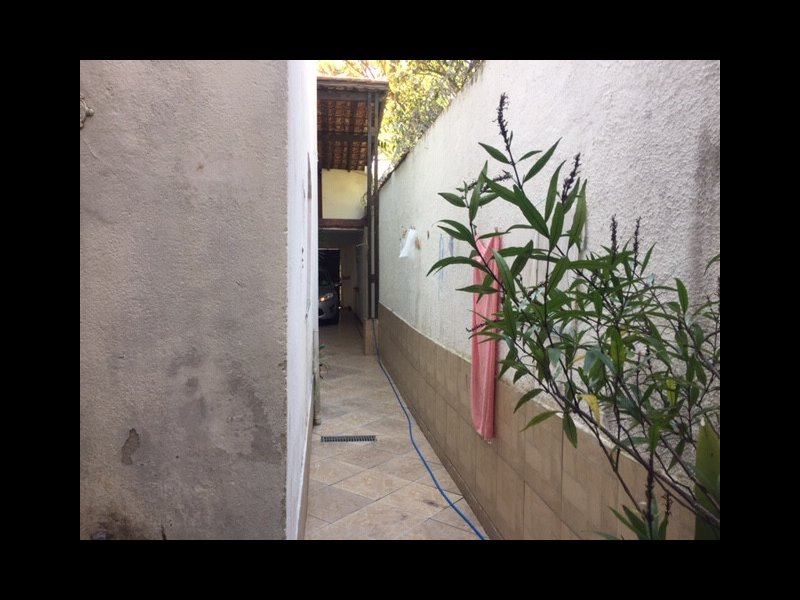 Casa à venda Parque Santo Antonio com 200m² e 5 quartos por R$ 864 - 1912431509-corredor-lateral-inferior.JPG