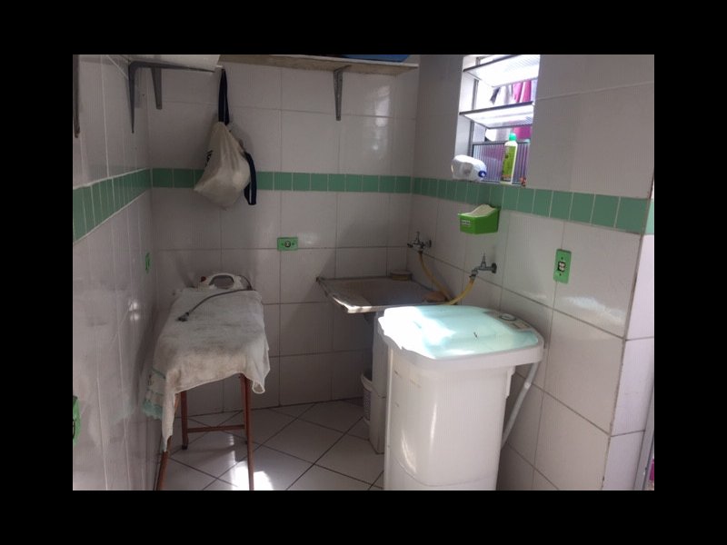 Casa à venda Parque Santo Antonio com 200m² e 5 quartos por R$ 864 - 1984044901-lavanderia.JPG
