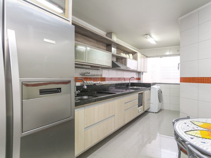 imóvel com 78m² - Mercês - Curitiba