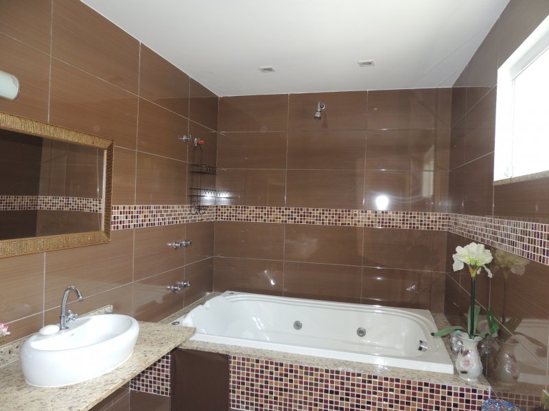 Casa de condomínio à venda Vargem Pequena com 160m² e 4 quartos por R$ 570.000 - 2086619399-banheiro-master.JPG