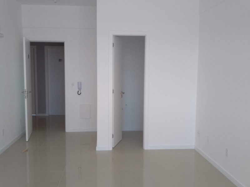 Comercial à venda Abraão com 30m² e  quartos por R$ 152.000 - 1106324704-img-20180825-140459952.jpg