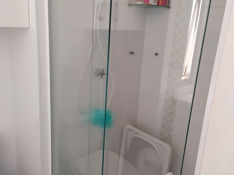 Apartamento à venda Jardim Dom Vieira com 58m² e 3 quartos por R$ 300.000 - 1099880306-banheiro-com-armario-e-bancada-1.jpg