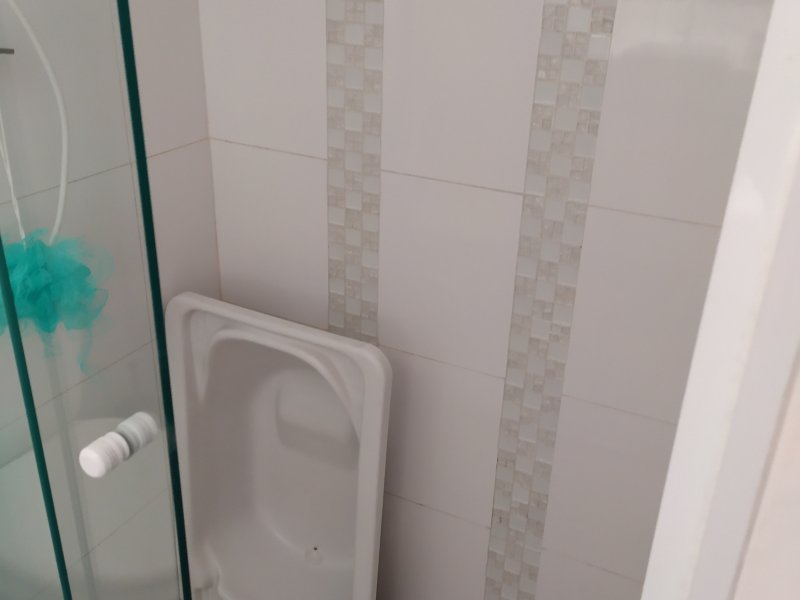 Apartamento à venda Jardim Dom Vieira com 58m² e 3 quartos por R$ 300.000 - 1994141674-banheiro-com-armario-e-bancada-2.jpg