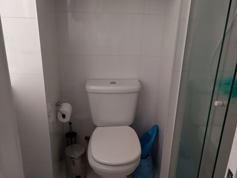 Apartamento à venda Jardim Dom Vieira com 58m² e 3 quartos por R$ 300.000 - 905499434-banheiro-com-armario-e-bancada-7.jpg