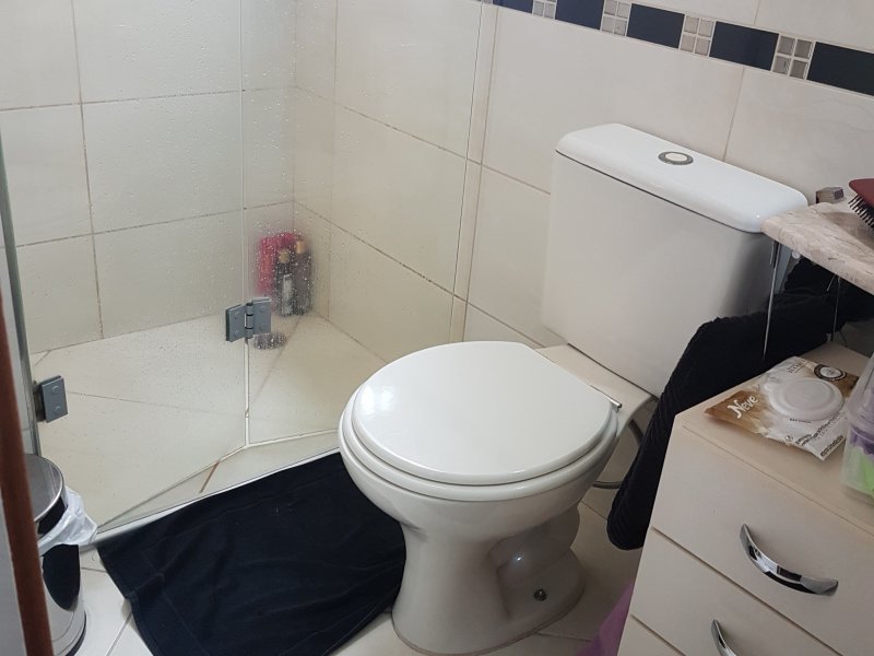 Apartamento à venda Km 18 com 69m² e 3 quartos por R$ 450.000 - 326575880-banheiro-1-suite-a.jpg