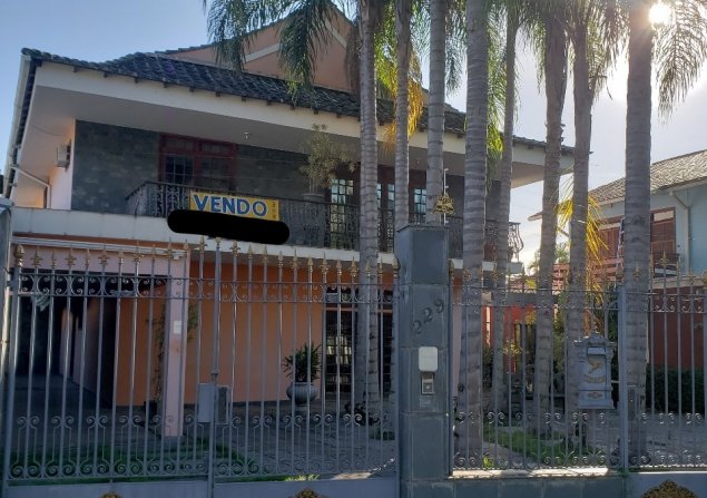 imóvel com 664m²