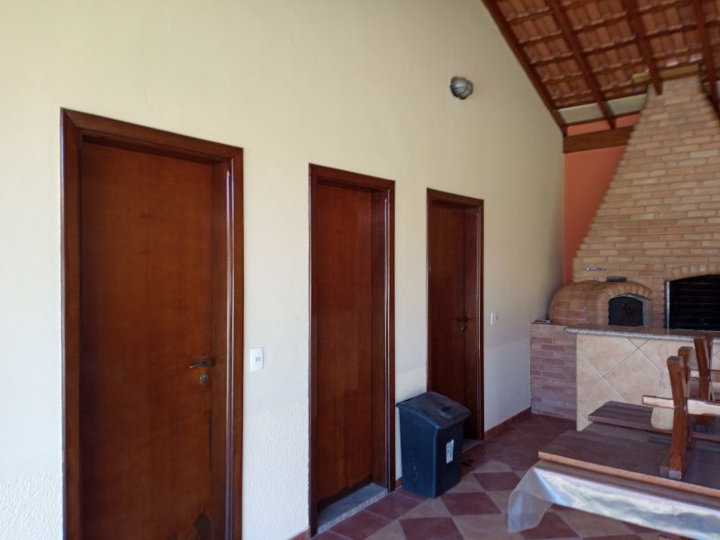 Chácara à venda Seranila com 1200m² e 2 quartos por R$ 800.000 - 210278838-portas-churrasqueira.jpg