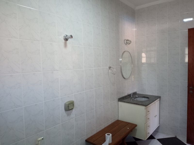 Chácara à venda Seranila com 1200m² e 2 quartos por R$ 800.000 - 598867474-banheiro-2.jpg