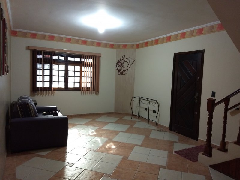 Casa à venda Jardim Vila Galvão com 240m² e 3 quartos por R$ 650.000 - 1511890248-sala.jpg