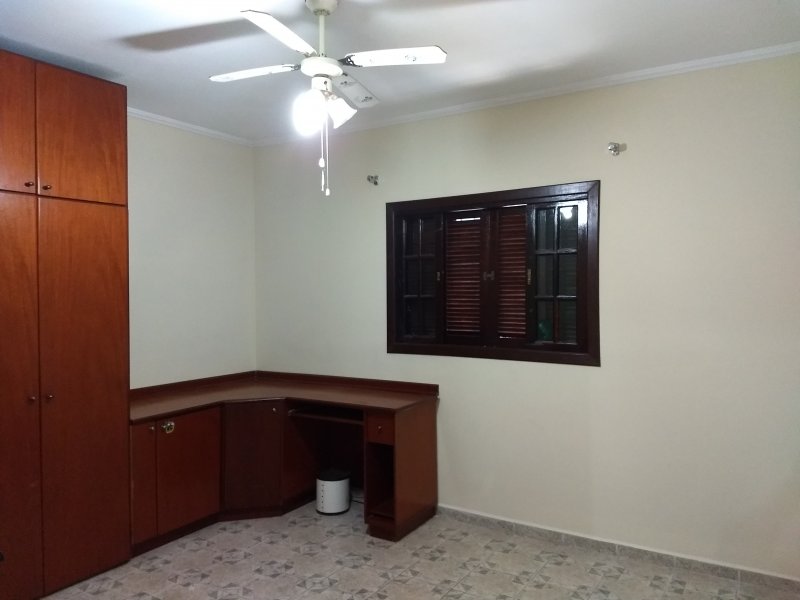 Casa à venda Jardim Vila Galvão com 240m² e 3 quartos por R$ 650.000 - 180640697-dormitorio-dos-fundos-com-guarda-roupas-imbutido.jpg
