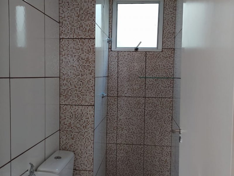 Apartamento à venda Itaim Paulista com 40m² e 2 quartos por R$ 170.000 - 877372689-banheiro.jpg