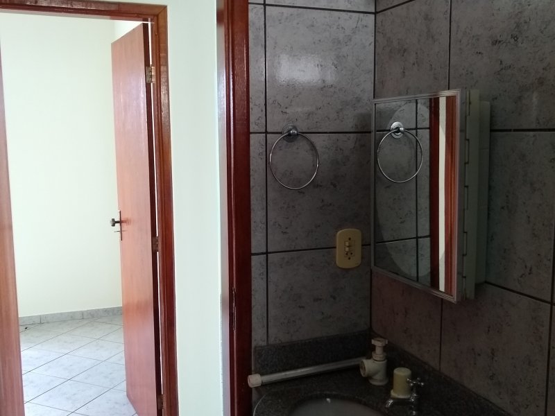 Apartamento à venda Chácaras Tubalina e Quartel com 45m² e 2 quartos por R$ 104.500 - 166496421-016-banheiro.jpg