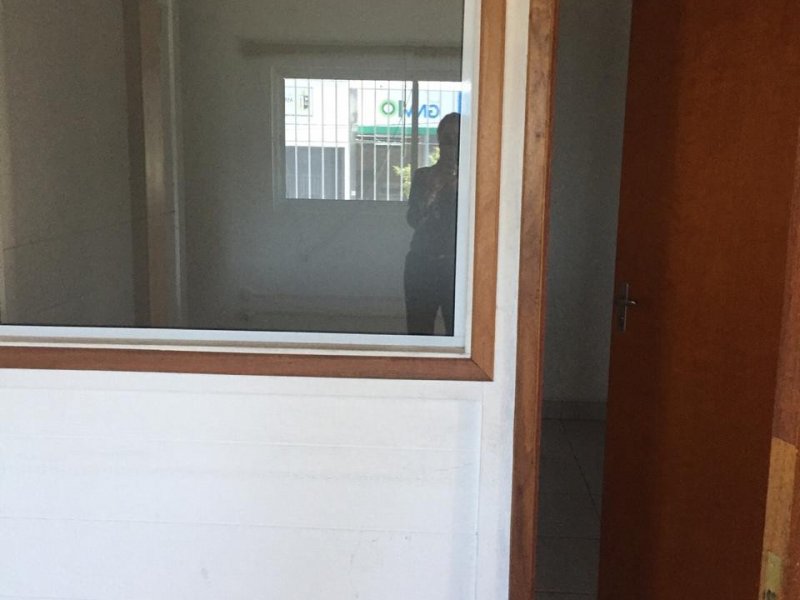 Comercial para alugar Jardim Santo Antônio com 350m² e  quartos por R$ 5.000 - 260142758-whatsapp-image-2020-10-14-at-10.jpeg