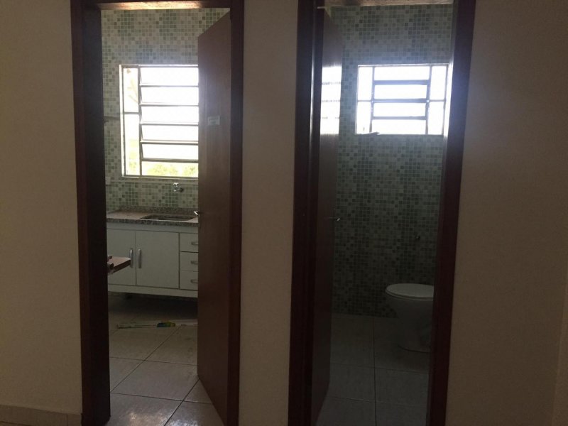 Comercial para alugar Jardim Santo Antônio com 350m² e  quartos por R$ 5.000 - 61709481-whatsapp-image-2020-10-14-at-10.jpeg