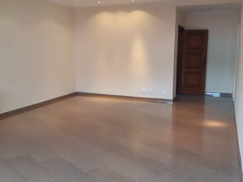 Apartamento à venda Tijuca com 166m² e 3 quartos por R$ 950.000 - 1560170226-sala-sem-moveis.jpg