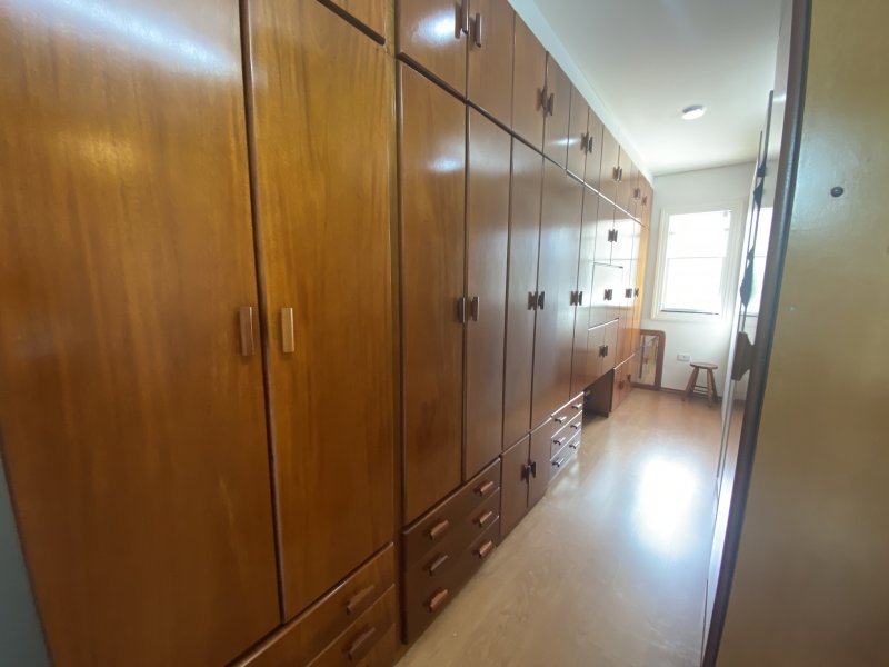 Apartamento à venda Aruã com 455m² e 4 quartos por R$ 2.200.000 - 368666397-26-closet-suitemaster1.JPG