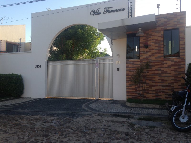 Casa de condomínio à venda Planalto com 156m² e 4 quartos por R$ 720.000 - 1079889419-img-8106-entrada-externa.JPG