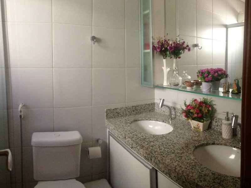 Casa de condomínio à venda Planalto com 156m² e 4 quartos por R$ 720.000 - 1659678990-img-7474-banheiro-casal.JPG