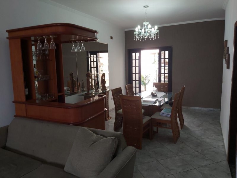 imóvel com 204m² - Fazenda Santana - Vinhedo