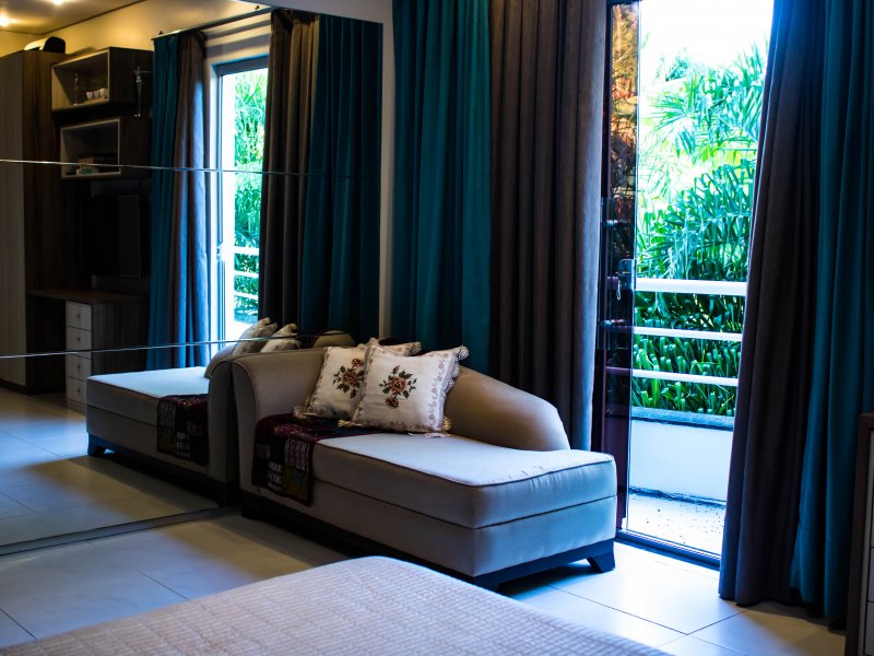 Chácara à venda Centro com 440m² e 5 quartos por R$ 1.600.000 - 2078290499-quartomenina3.jpg