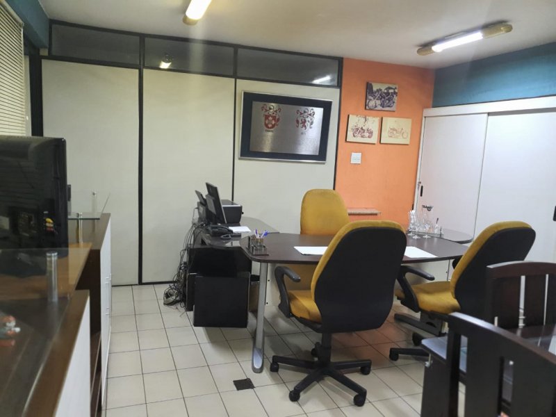 Comercial à venda Centro com 74m² e  quartos por R$ 250.000 - 1705735976-whatsapp-image-2020-07-09-at-19.jpeg