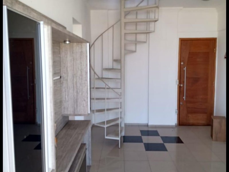 Cobertura à venda Campinho com 140m² e 2 quartos por R$ 290.000 - 2054468123-escada-sala.jpeg