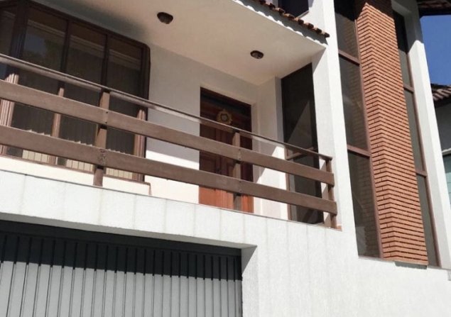 imóvel com 242m²