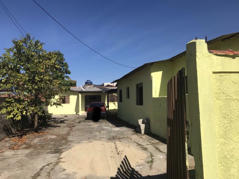 Terreno à venda Vila Romar com 300m² e  quartos por R$ 170.000 - 222055371-1acd1e25-a996-4bf8-abaf-fe02802c5ed9.jpeg