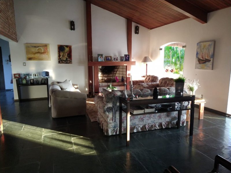 Casa de condomínio à venda Loteamento Eldorado com 450m² e 4 quartos por R$ 2.100.000 - 852698270-sala-de-estar-lareira1.jpeg