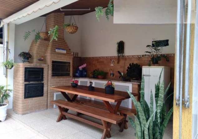 imóvel com 235m²