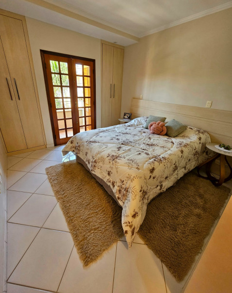Casa de condomínio à venda Jardim Independência com 235m² e 3 quartos por R$ 1.200.000 - 930552611-quarto-casal-suite.jpeg