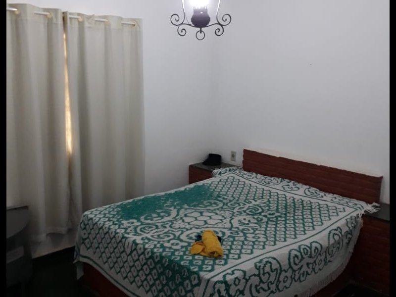 Sítio à venda Charneca com 4000m² e 5 quartos por R$ 1 - 1694618227-quarto-cama-cimento.jpg