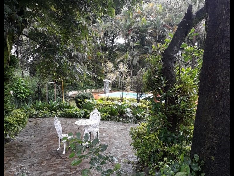 Sítio à venda Charneca com 4000m² e 5 quartos por R$ 1 - 704091076-pracinha-real.jpg