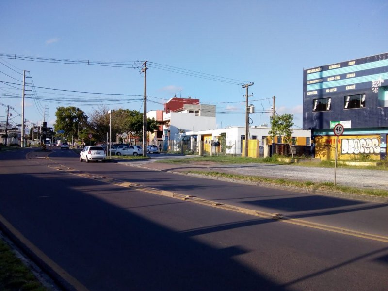 imóvel com 958m² - Uberaba - Curitiba