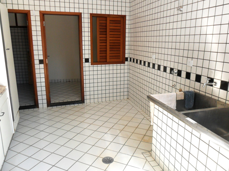 Casa de condomínio à venda Ribeirânia com 250m² e 4 quartos por R$ 1.000.000 - area-de-servico-copia.JPG
