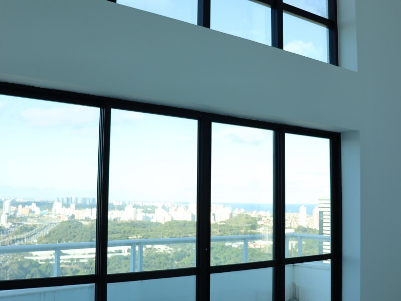 Apartamento à venda Caminho das Árvores com 120m² e 3 quartos por R$ 850.000 - 2074775990-sala-pe-direito-duplo.jpg
