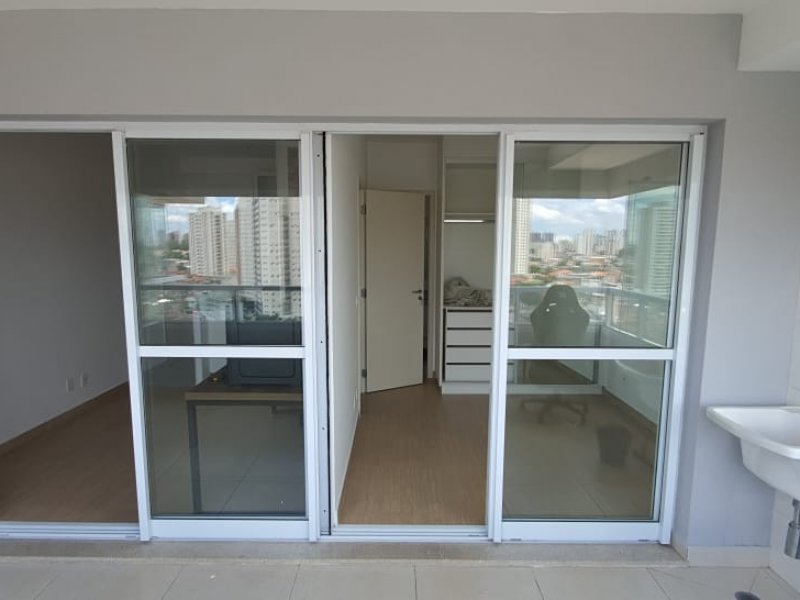 Apartamento para alugar Vila Dom Pedro I com 41m² e 1 quarto por R$ 2.200 - 1345835002-sacada-pintura-nova.jpg