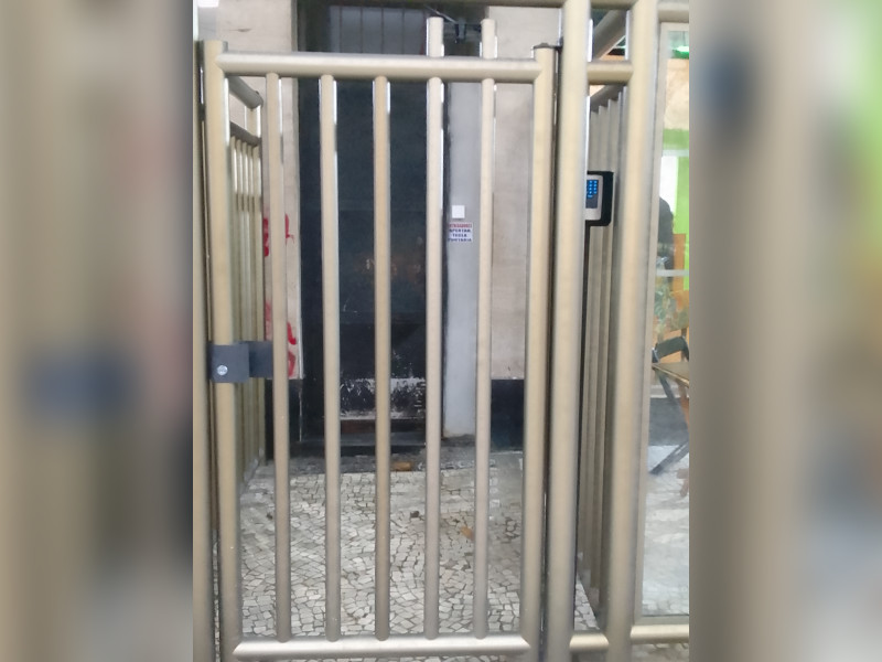Apartamento à venda Copacabana com 120m² e 3 quartos por R$ 967.000 - entrada-de-servico.jpg